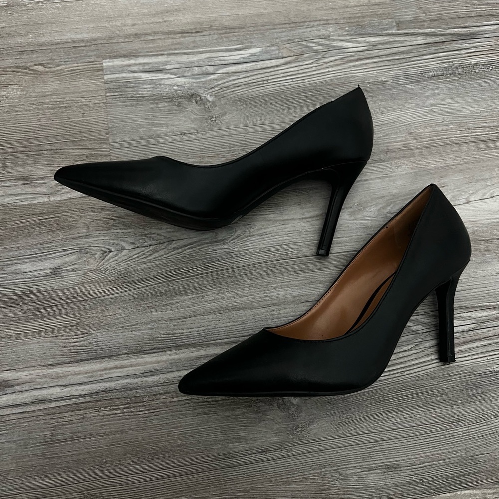 Jessica Simpson Black Leather Heels - Picture 2 of 3